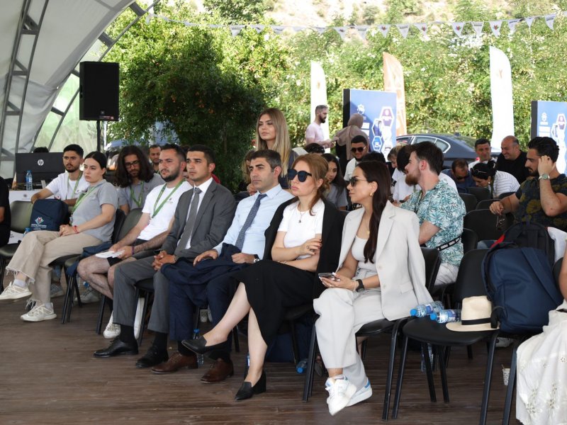 V Yay Düşərgəsində azad edilmiş ərazilərdə aparılan bərpa-quruculuq işlərindən danışılıb