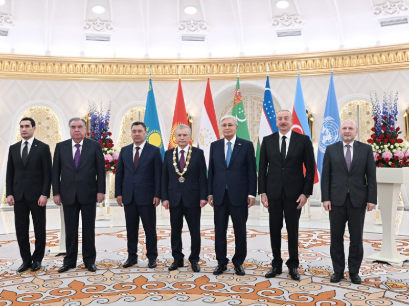 İlham Əliyev Astanada Özbəkistan Prezidentinin təltif olunması mərasimində iştirak edib