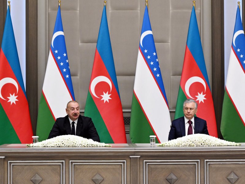 Azərbaycan və Özbəkistan prezidentləri mətbuata bəyanatlarla çıxış ediblər