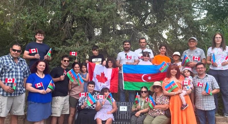 Recaynanın Kivanis parkında “Azərbaycan-Kanada münasibətlərinin şərəfinə” lövhəli skamya yerləşdirilib