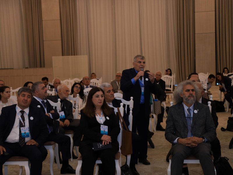 Azərbaycanda elm və ali təhsilin beynəlmiləlləşməsində alimlərin rolu” mövzusunda ilk panel müzakirəsi aparılıb 