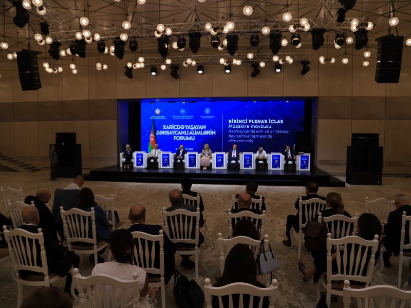 Azərbaycanda elm və ali təhsilin beynəlmiləlləşməsində alimlərin rolu” mövzusunda ilk panel müzakirəsi aparılıb 