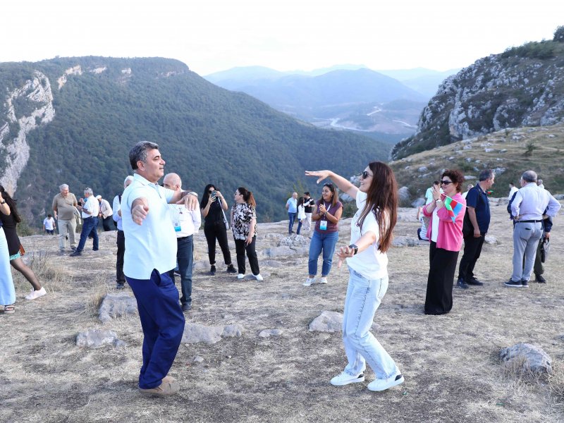 Xaricdə Yaşayan Azərbaycanlı Alimlər Xankəndi və Şuşaya səfər ediblər