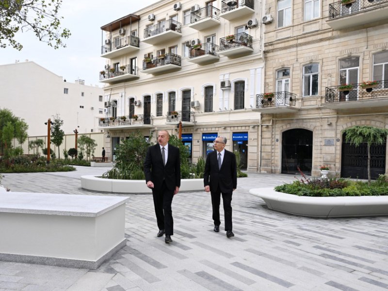 Prezident İlham Əliyev “Xəqani” bağında və ətraf ərazilərdə aparılmış abadlıq və yenidənqurma işlərindən sonra yaradılan şəraitlə tanış olub