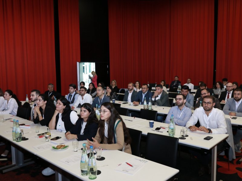 Almaniyada Yaşayan Azərbaycanlı Həkimlərin III Forumunda müxtəlif mövzularda elmi müzakirələr aparılıb