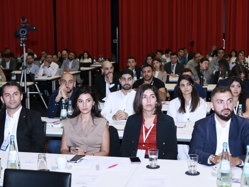 Almaniyada Yaşayan Azərbaycanlı Həkimlərin III Forumunda müxtəlif mövzularda elmi müzakirələr aparılıb