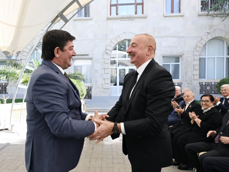 Prezident İlham Əliyev Bakıda Aşıq Ələsgərin abidəsinin açılışında iştirak edib