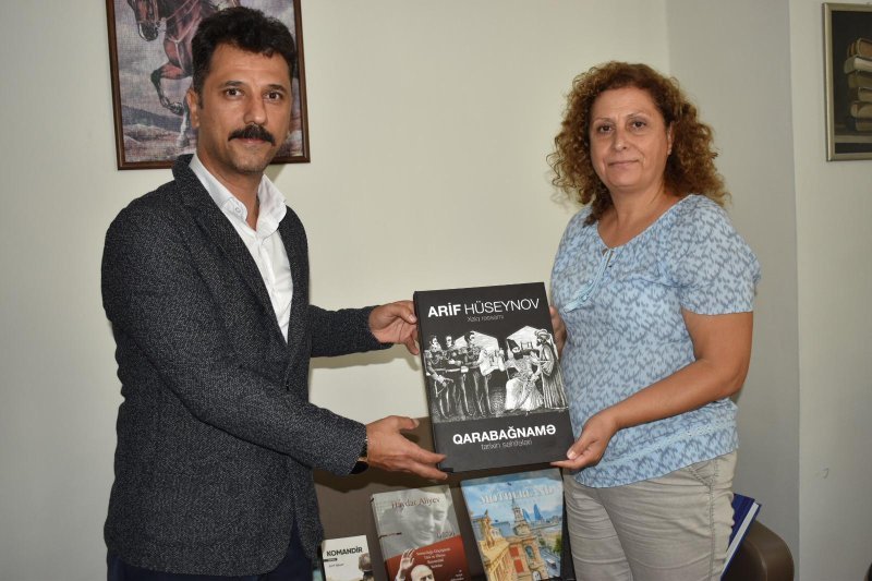 Manisa Xalq Kitabxanasına Azərbaycanla bağlı kitablar hədiyyə edilib
