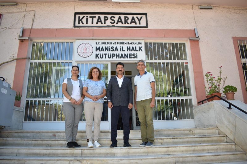 Manisa Xalq Kitabxanasına Azərbaycanla bağlı kitablar hədiyyə edilib
