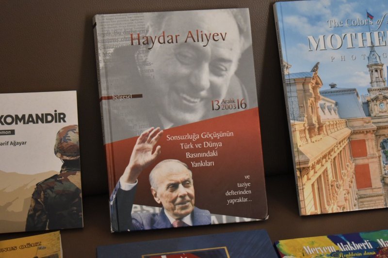 Manisa Xalq Kitabxanasına Azərbaycanla bağlı kitablar hədiyyə edilib