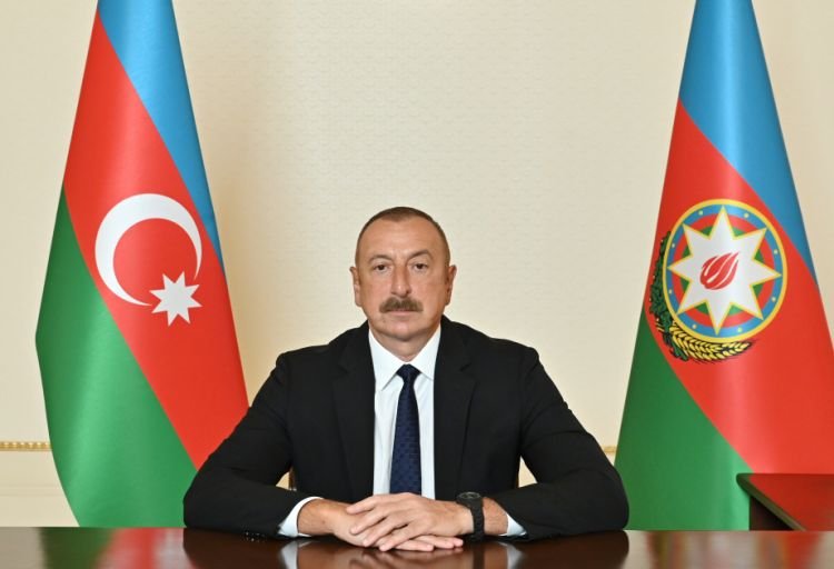Prezident İlham Əliyev Bakının Nəsimi rayonunda yeni salınan parkda yaradılan şəraitlə tanış olub