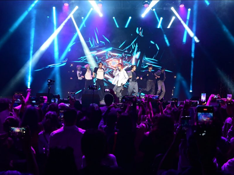 Seulda yaşayan soydaşımız İstanbulda Koreyanın tanınmış musiqi qrupunun konsertini təşkil edib