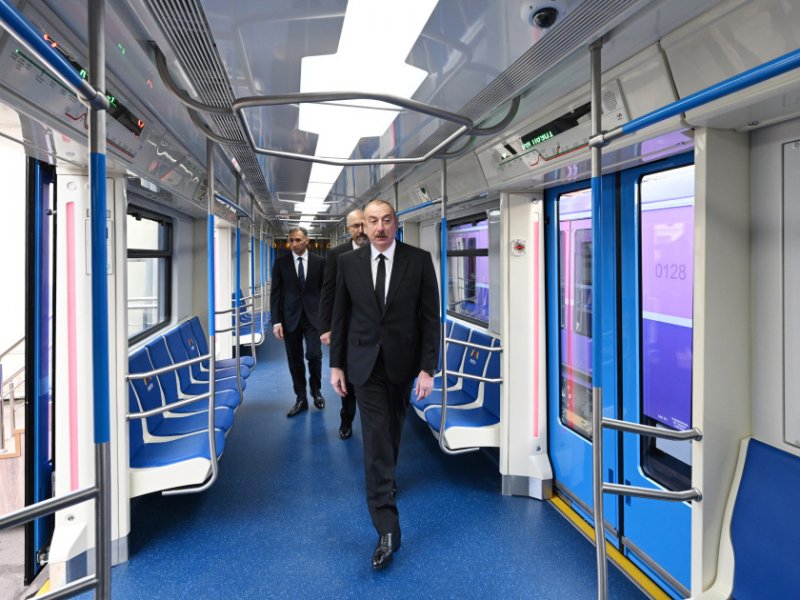 Prezident İlham Əliyev Bakıda komplektləşdirilən yeni nəsil metro qatarları ilə tanış olub