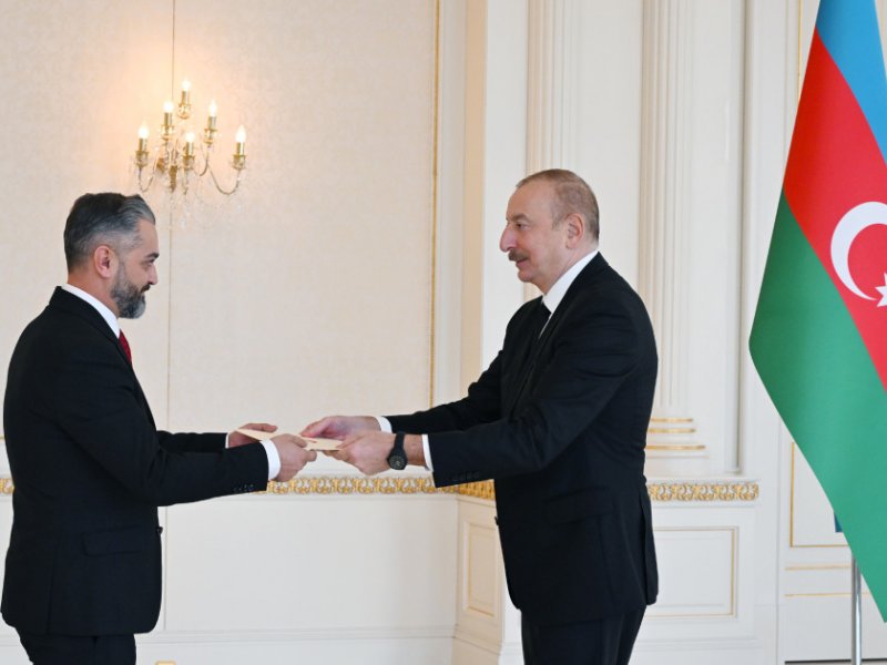 Prezident İlham Əliyev Albaniyanın Azərbaycanda yeni təyin olunmuş səfirinin etimadnaməsini qəbul edib
