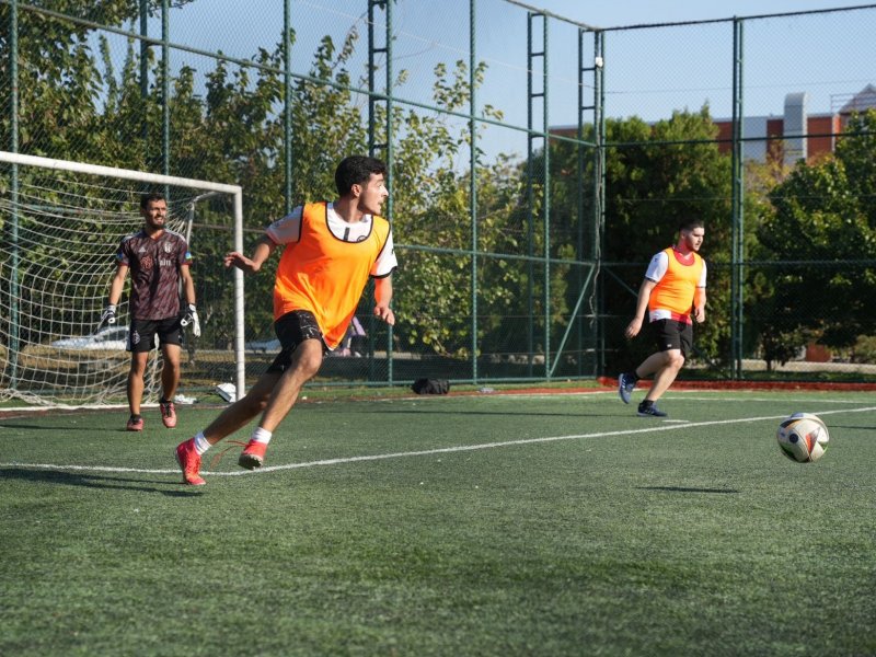 İstanbulda azərbaycanlı tələbələr arasında futbol turniri başlayıb