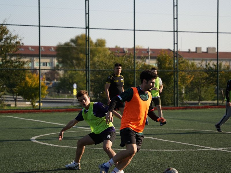 İstanbulda azərbaycanlı tələbələr arasında futbol turniri başlayıb
