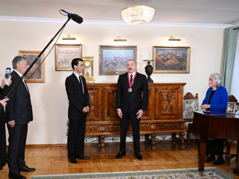 Prezident İlham Əliyevə “Çingiz Aytmatov” ordeni təqdim edilib