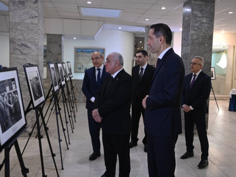 Baş nazir Əli Əsədov Moskvada Ümummilli Lider Heydər Əliyevin xatirəsini ehtiramla yad edib