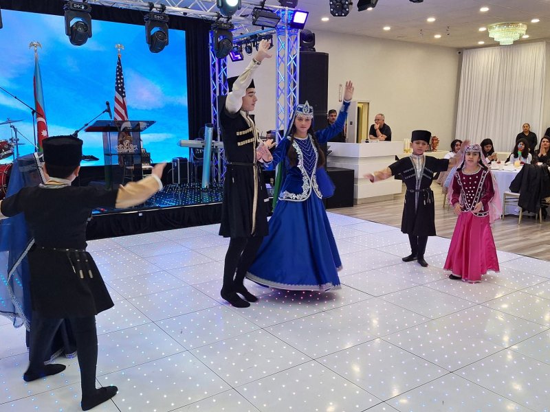 Şimali Kaliforniyada Həmrəylik Günü qeyd olunub Şimali Kaliforniyanın San Xose şəhərində 31 Dekabr – Dünya Azərbaycanlılarının Həmrəyliyi Günü və Yeni il münasibətilə tədbir keçirilib. 