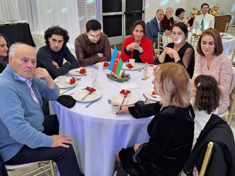 Şimali Kaliforniyada Həmrəylik Günü qeyd olunub Şimali Kaliforniyanın San Xose şəhərində 31 Dekabr – Dünya Azərbaycanlılarının Həmrəyliyi Günü və Yeni il münasibətilə tədbir keçirilib. 