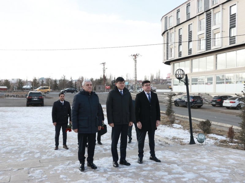 Qarsda “Heydər Əliyev Təhsil Mərkəzi”də Azərbaycan icması ilə görüş keçirilib