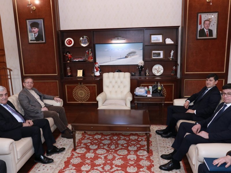 Qars valisi, bələdiyyə başqanı və diaspor təşkilatlarının rəhbərləri ilə görüş keçirilib