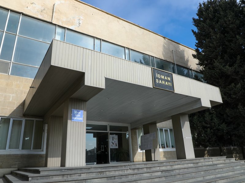 Səbinə Əliyeva Azərbaycan Ordusunun Təlim və Tədris Mərkəzində seçki prosesini izləyir.