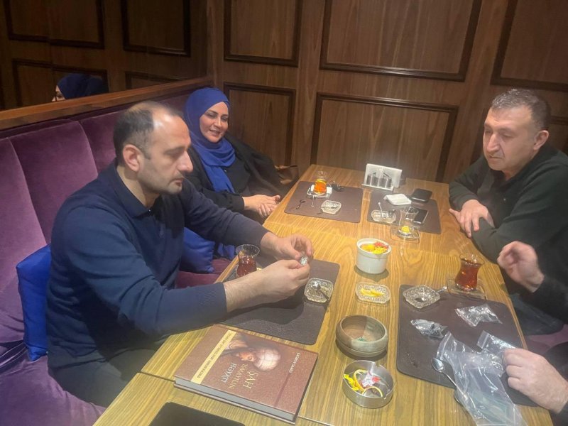 Dünən Okhatan Neo qrupunun üzvləri "Şah İsmayılın həyatı" adlı kitabın müəllifi, AMEA-nın akademik Ziya Bünyadov adına Şərqşünaslıq İnstitutunun elmi işçisi Samid Bağırovla görüşüb. 