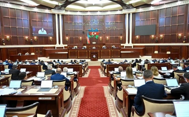 Milli Məclisin plenar iclası başlayıb