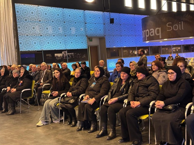 QAX RAYONU HEYDƏR ƏLİYEV MƏRKƏZİNDƏ ŞƏHİD AİLƏLƏRİ İLƏ YERLİ YAZARLARIN GÖRÜŞÜ KEÇİRİLİB.