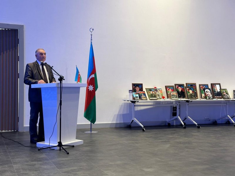 QAX RAYONU HEYDƏR ƏLİYEV MƏRKƏZİNDƏ ŞƏHİD AİLƏLƏRİ İLƏ YERLİ YAZARLARIN GÖRÜŞÜ KEÇİRİLİB.