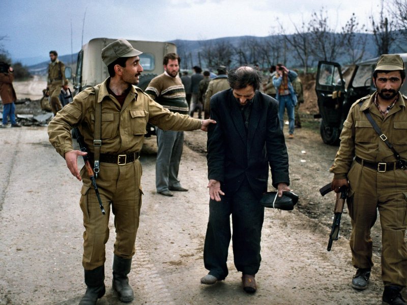 Cənab Reza Deqatinin "Xocalı Qətliamı" zamanı çəkdiyi fotoşəkillər.