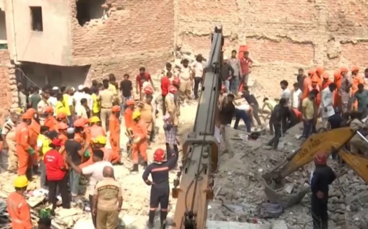 Nyu-Delhidə yaşayış binası çöküb, ən azı 11 nəfər ölüb