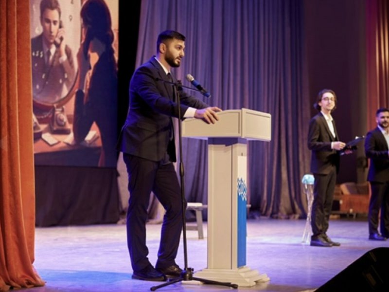 Yekaterinburqda Azərbaycan mədəniyyətinə musiqili baxış Rusiyanın Yekaterinburq şəhərində Rusiya Azərbaycanlı Gənclər Birliyinin təşkilatçılığı ilə “Taleyin zəngi” adlı musiqili tamaşa nümayiş olunub.