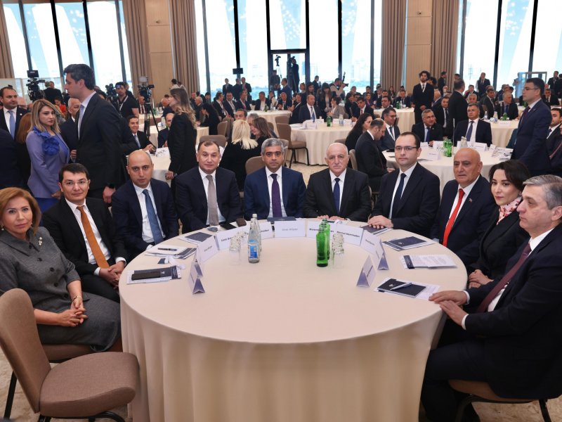 Ombudsman “Rəqəmsallaşma və süni intellektin iş yerlərinə təsiri” mövzusunda keçirilən konfransda iştirak edib