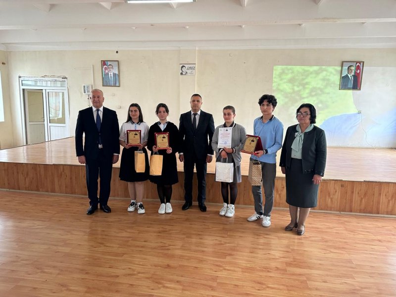 QƏBƏLƏDƏ HEYDƏR ƏLİYEV MƏKTƏBLİLƏRİN GÖZÜ İLƏ ADLI İNŞA YAZI MÜSABİQƏSİNİN RAYON ÜZRƏ QALİBLƏRİ TƏLTİF OLUNUBLAR.-FOTOLAR.