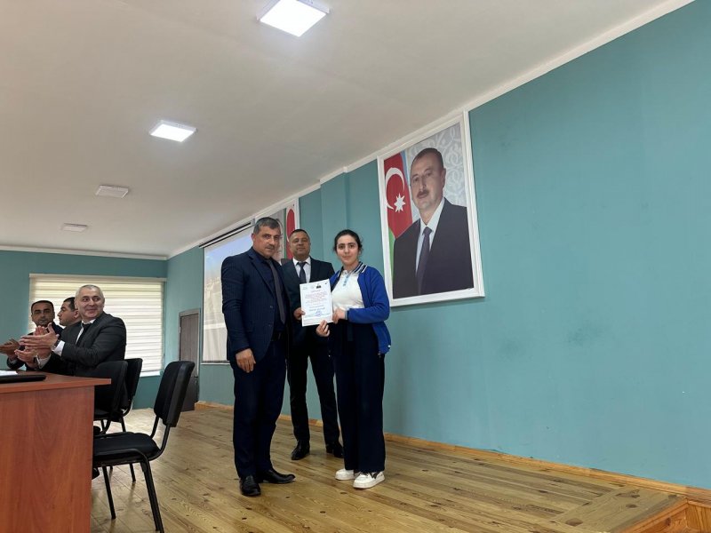 OĞUZDA HEYDƏR ƏLİYEV MƏKTƏBLİLƏRİN GÖZÜ İLƏ ADLI İNŞA YAZI MÜSABİQƏSİNİN RAYON ÜZRƏ QALİBLƏRİ TƏLTİF OLUNUBLAR.-FOTOLAR.