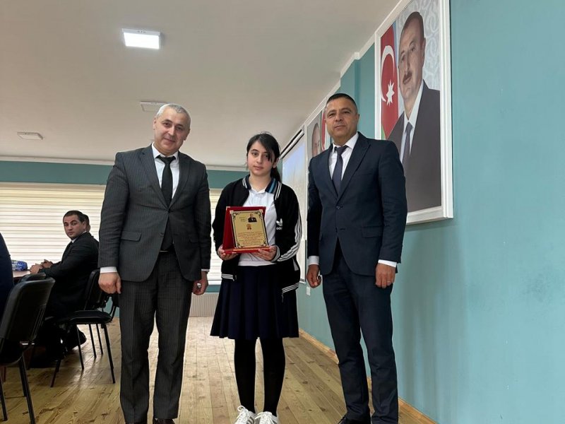 OĞUZDA HEYDƏR ƏLİYEV MƏKTƏBLİLƏRİN GÖZÜ İLƏ ADLI İNŞA YAZI MÜSABİQƏSİNİN RAYON ÜZRƏ QALİBLƏRİ TƏLTİF OLUNUBLAR.-FOTOLAR.