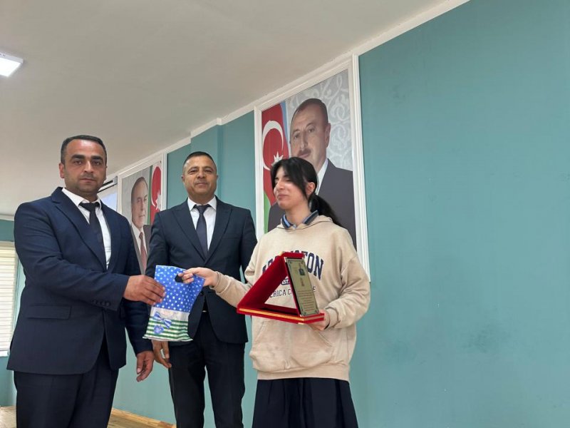 OĞUZDA HEYDƏR ƏLİYEV MƏKTƏBLİLƏRİN GÖZÜ İLƏ ADLI İNŞA YAZI MÜSABİQƏSİNİN RAYON ÜZRƏ QALİBLƏRİ TƏLTİF OLUNUBLAR.-FOTOLAR.