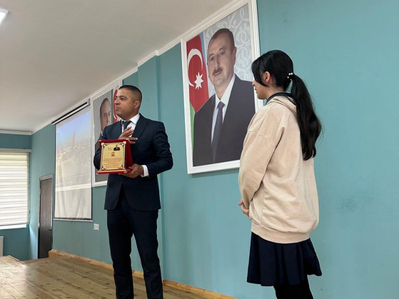 OĞUZDA HEYDƏR ƏLİYEV MƏKTƏBLİLƏRİN GÖZÜ İLƏ ADLI İNŞA YAZI MÜSABİQƏSİNİN RAYON ÜZRƏ QALİBLƏRİ TƏLTİF OLUNUBLAR.-FOTOLAR.