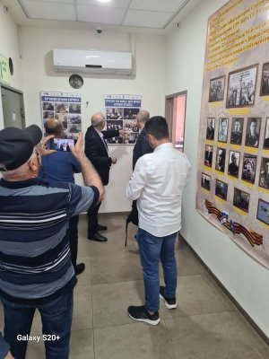 İsrail dövlətinin Azərbaycan Respublikasına yeni təyin olunmuş səfiri Ronen Kraus "İsraildə Azərbaycan Evi" də Diaspor və icma rəhbərləri ilə dəyirmi masa keçirib. İsrail dövlətinin Azərbaycan Respublikasına yeni təyin olunmuş səfiri Ronen Kraus "İsraildə Azərbaycan Evi" də Diaspor və icma rəhbərləri ilə dəyirmi masa keçirib.