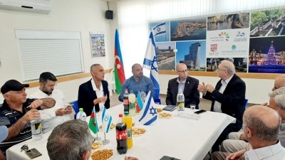 İsrail dövlətinin Azərbaycan Respublikasına yeni təyin olunmuş səfiri Ronen Kraus "İsraildə Azərbaycan Evi" də Diaspor və icma rəhbərləri ilə dəyirmi masa keçirib. İsrail dövlətinin Azərbaycan Respublikasına yeni təyin olunmuş səfiri Ronen Kraus "İsraildə Azərbaycan Evi" də Diaspor və icma rəhbərləri ilə dəyirmi masa keçirib.