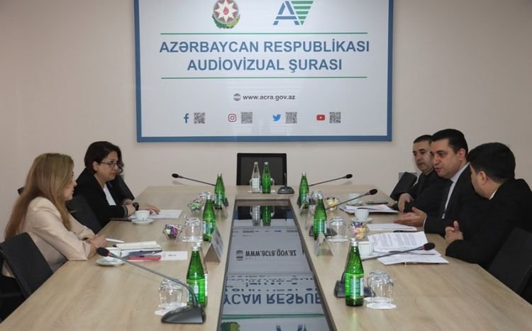 Televiziyalarda işarət dilinin tətbiqi məsələsi müzakirə olunub