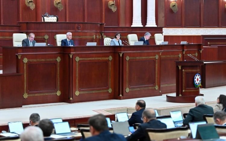 Milli Məclisin plenar iclası başlayıb, 13 məsələ müzakirə ediləc