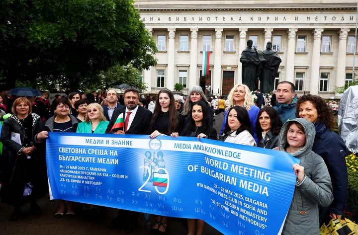 Bolqarıstan Prezidentinə Azərbaycan haqqında kitab hədiyyə edilib