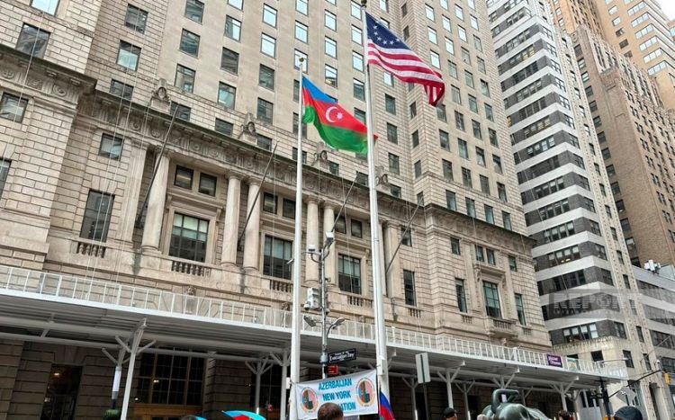 Nyu-Yorkda 28 May – Müstəqillik Günü münasibətilə Azərbaycan bayrağı ucaldılıb