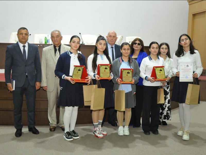 ZAQATALA RAYON HEYDƏR ƏLİYEV MƏRKƏZİNDƏ -"HEYDƏR ƏLİYEV MƏKTƏBLİLƏRİN GÖZÜ İLƏ"- ADLI İNŞA YAZI MÜSABİQƏSİNİN RAYON VƏ ZONA ÜZRƏ QALİBLƏRİ TƏLTİF OLUNUBLAR-FOTOLAR.