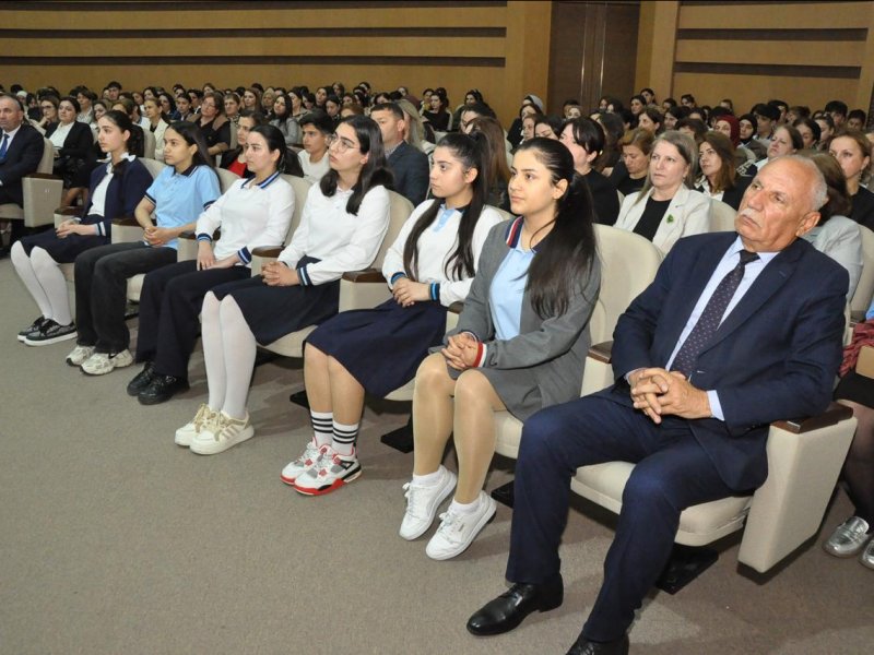 ZAQATALA RAYON HEYDƏR ƏLİYEV MƏRKƏZİNDƏ -"HEYDƏR ƏLİYEV MƏKTƏBLİLƏRİN GÖZÜ İLƏ"- ADLI İNŞA YAZI MÜSABİQƏSİNİN RAYON VƏ ZONA ÜZRƏ QALİBLƏRİ TƏLTİF OLUNUBLAR-FOTOLAR.