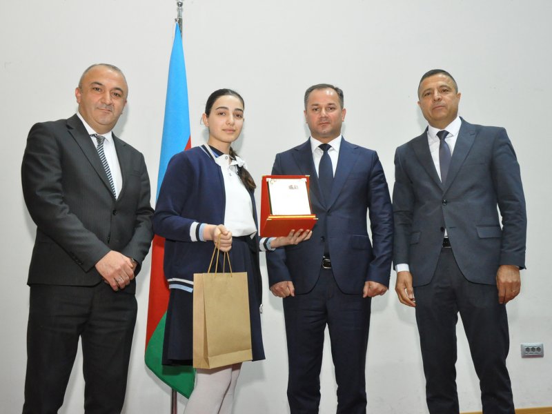 ZAQATALA RAYON HEYDƏR ƏLİYEV MƏRKƏZİNDƏ -"HEYDƏR ƏLİYEV MƏKTƏBLİLƏRİN GÖZÜ İLƏ"- ADLI İNŞA YAZI MÜSABİQƏSİNİN RAYON VƏ ZONA ÜZRƏ QALİBLƏRİ TƏLTİF OLUNUBLAR-FOTOLAR.