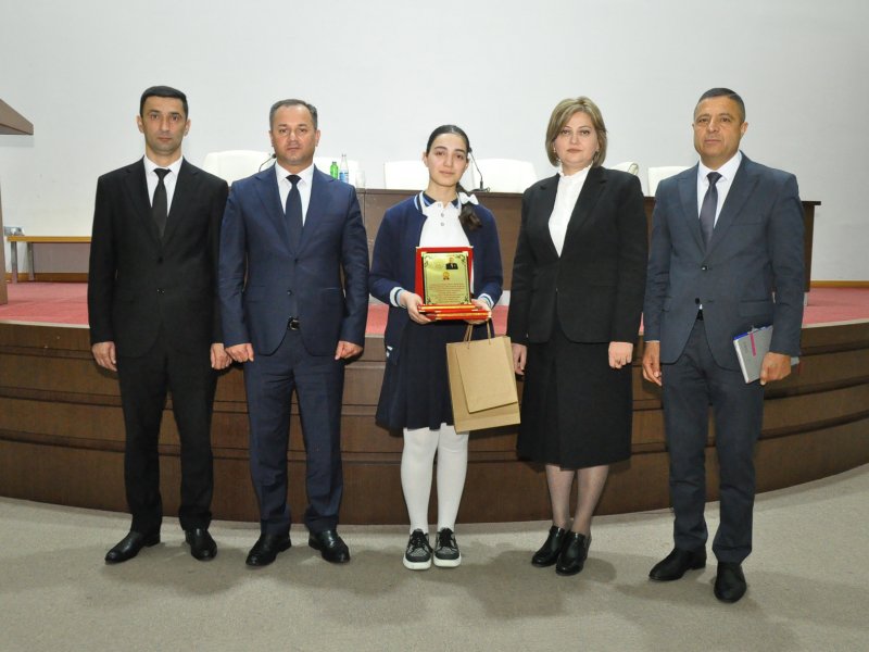 ZAQATALA RAYON HEYDƏR ƏLİYEV MƏRKƏZİNDƏ -"HEYDƏR ƏLİYEV MƏKTƏBLİLƏRİN GÖZÜ İLƏ"- ADLI İNŞA YAZI MÜSABİQƏSİNİN RAYON VƏ ZONA ÜZRƏ QALİBLƏRİ TƏLTİF OLUNUBLAR-FOTOLAR.